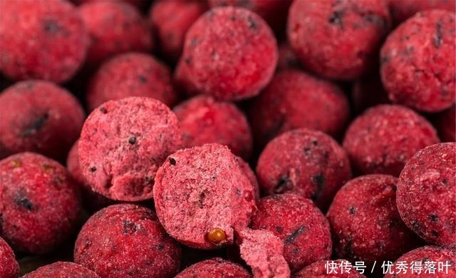 一到冬季就封竿想爆护别怕冷,一款冬钓自制神饵分享给你!