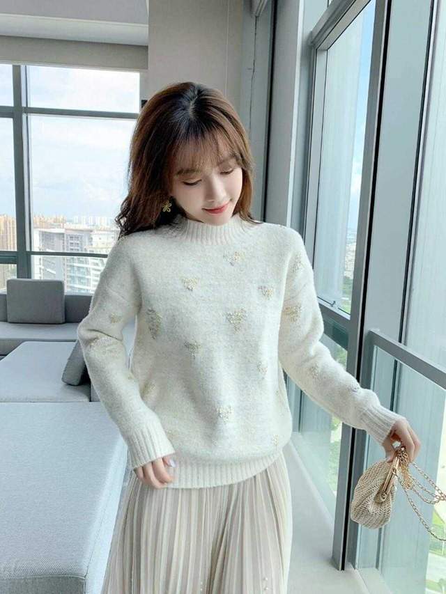 韩系|今年流行穿“针织衫”,搭配半身裙简约洋气,极简穿搭照样高级