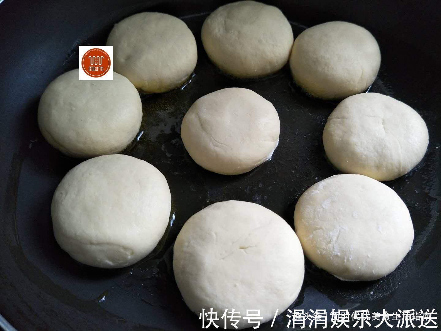 玉米饼，教你一招，比城里卖的蛋糕还要好吃，儿子一下吃了5个