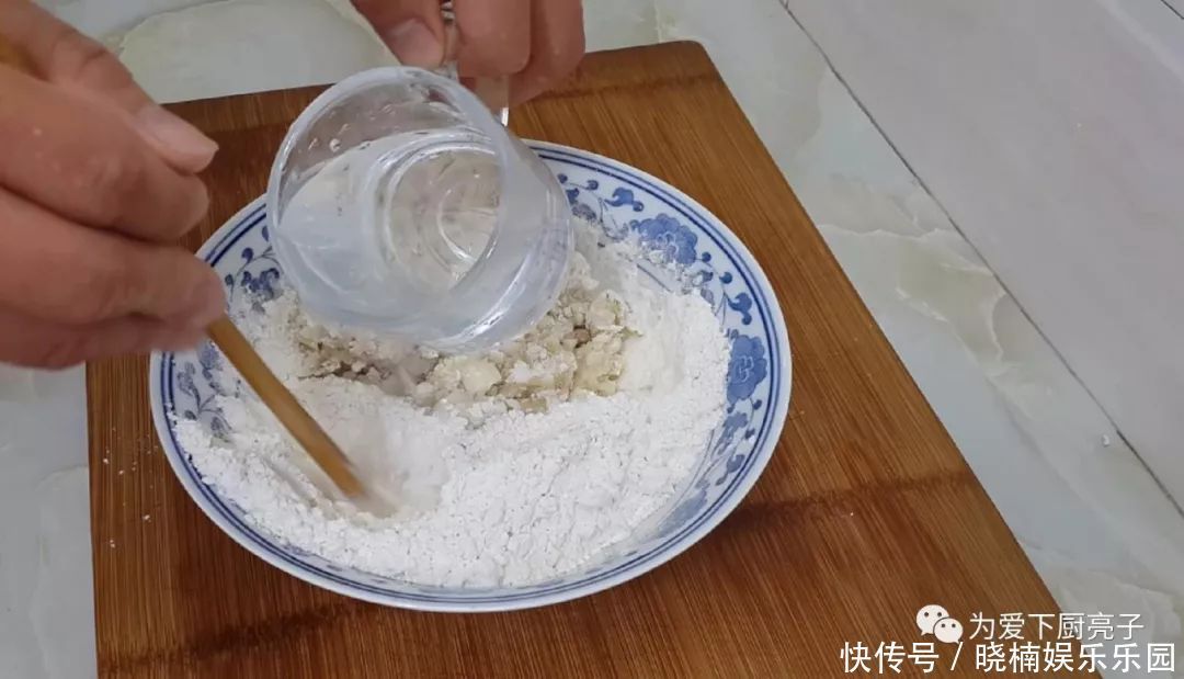 烙饼|面粉最好吃的做法,不发面不烙饼,比油条都好吃,好吃到直流口水