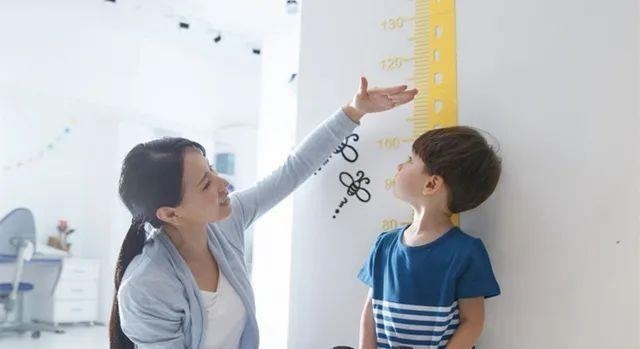 睡眠时间|“妈矮矮一窝”?别被骗了,这些方面功课做足,孩子个头不会太矮