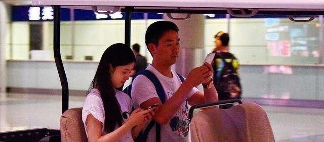 刘强东|刘强东追随马云脚步卸任京东重要职位，是迫不得已还是顺势而为？