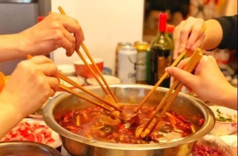 德国青年:我们吃不了辣,中国部分吃辣,泰国视辣如命