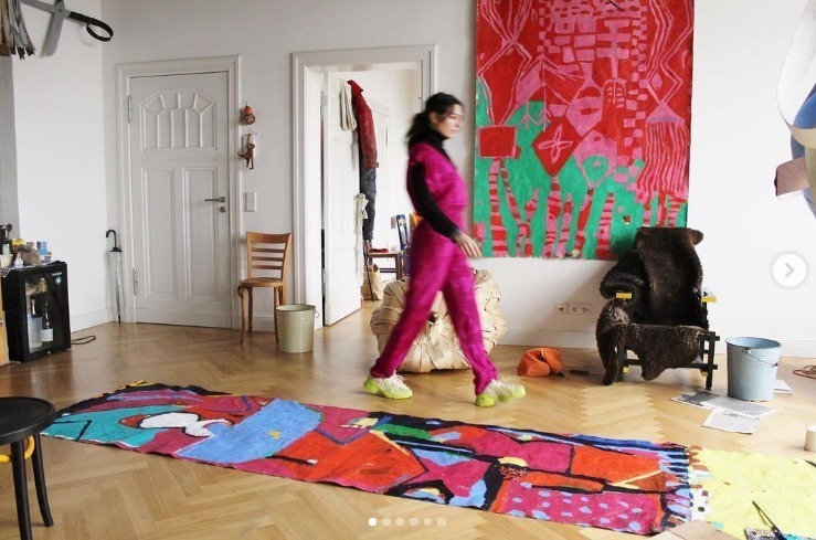 巨人国!她画油画,他做雕塑,这对艺术情侣直接建了一个“巨人国”