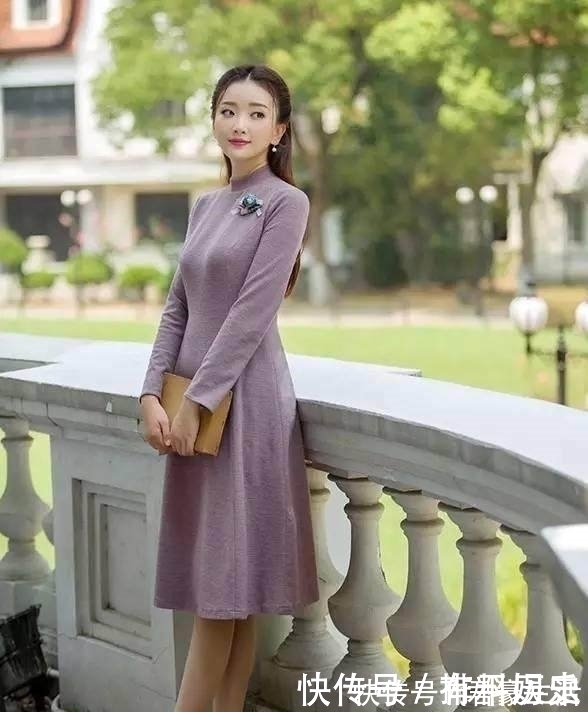 连衣裙|一条裸紫色的连衣裙,美女简直不要太性感!