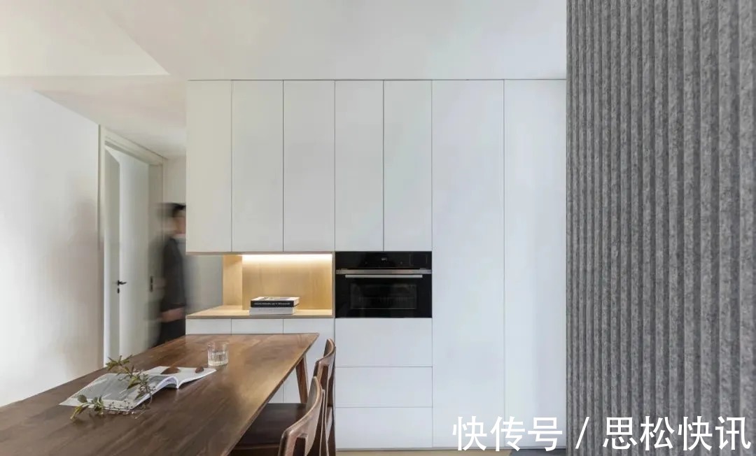 餐厅|客厅放弃电视,用一整面墙做收纳,快来跟这个神仙小户型学收纳!