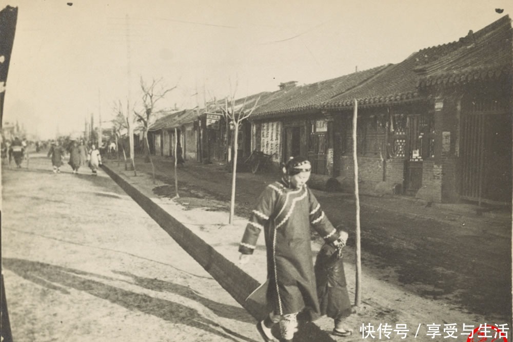 公主|清末老照片李鸿章灵位入祀贤良祠，公主格格福晋合影