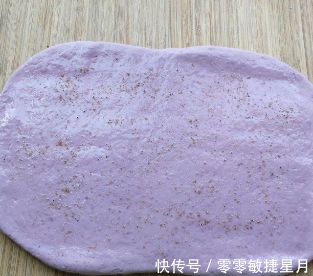 紫薯泥|一次发酵的紫薯千层发糕，颜色美美哒，层次也很多！