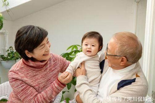 村霸|女儿假期到姥姥家，妈妈去接时差点认不出，小仙女变成了“村霸”