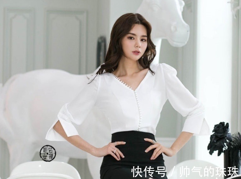 傲人 美女穿搭:身材傲人的紧身裙美女,穿出自信的气质!