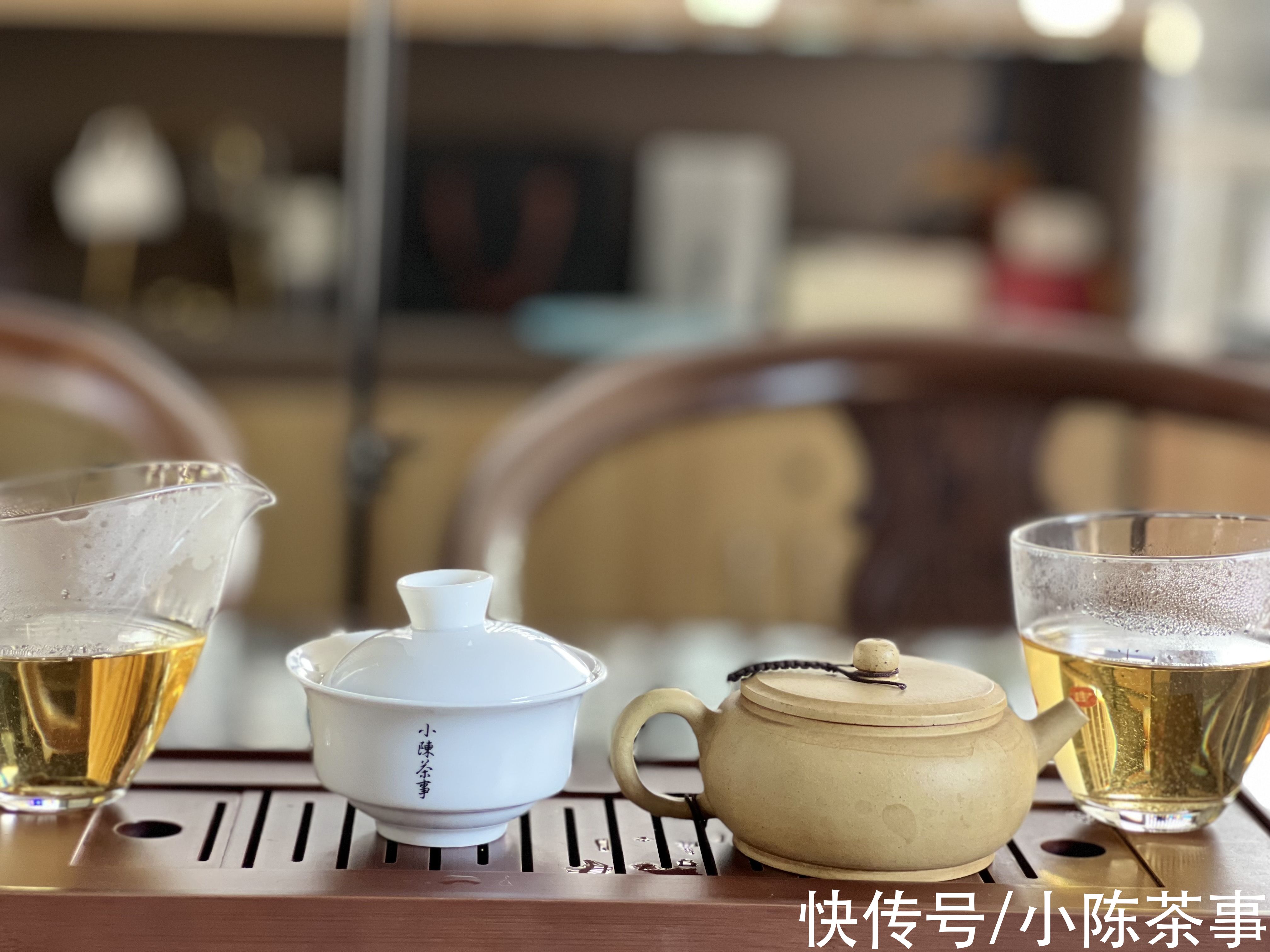 茶汤|白茶适合用什么茶具冲泡？盖碗、玻璃杯，还是紫砂壶？