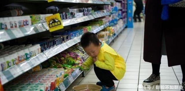 带孩子|4岁孩子超市摔碎鸡蛋,店员要求10倍赔偿,宝妈的做法令人称赞