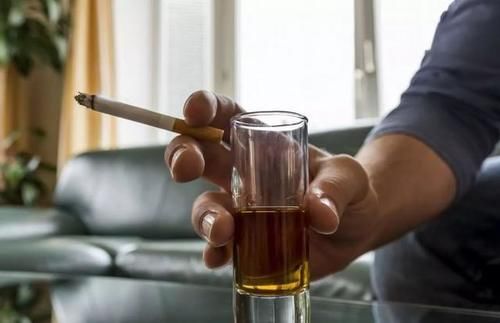 罗布麻茶|血压高的人，吃完降压药后，这4物尽量少碰，或减轻血管负担