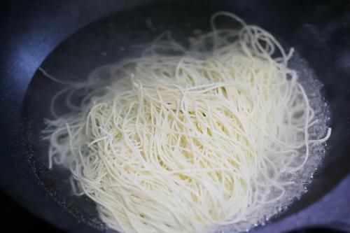 面条这样做太好吃了，一周吃8次不嫌多，家里的大人和小孩都爱吃