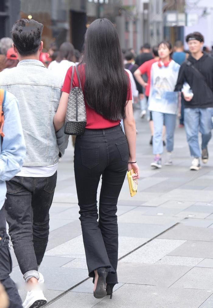 修身|秋季微胖女性的穿搭，还要以修身为主，才能“点燃”你的激情