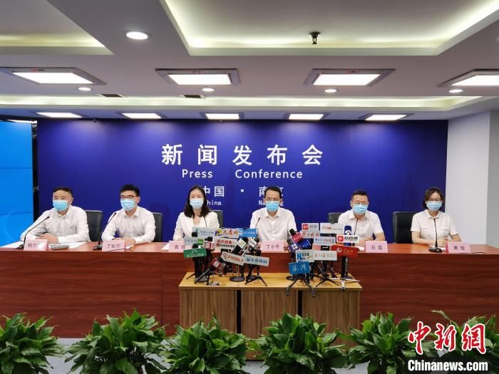 机器人|南京科技战“疫”：全地形防疫喷洒无人车及智能消毒机器人多点上岗