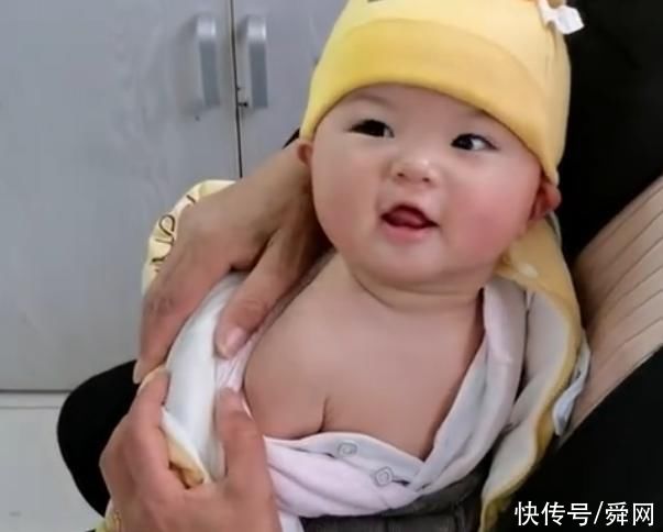 美国佐治亚大学|宝宝第一次打针，上一秒笑嘻嘻，下一秒直接哭出来，这也太可爱了