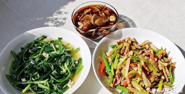 香芹炒香干|用吃1盒快餐的钱,自己在家里做了3道菜,有荤有素,好吃还下饭