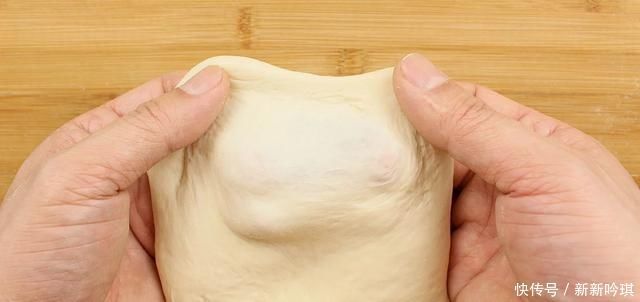 面团|手撕面包这样做,柔软筋道又拉丝,一层一层撕着吃,太香了