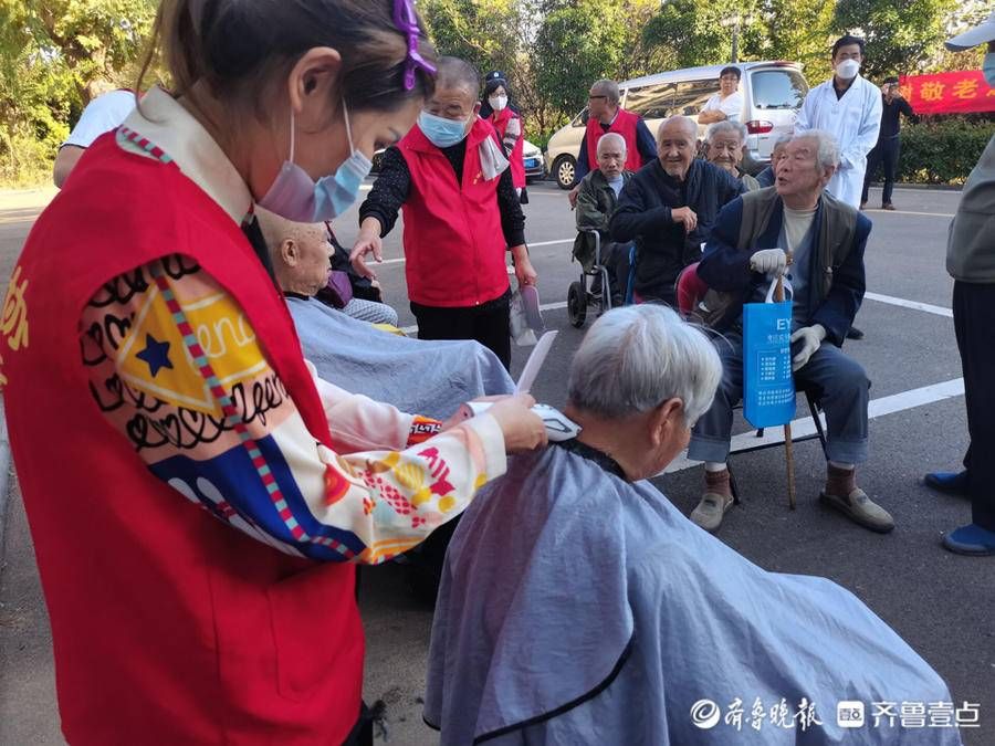 爱尔眼科医院|重阳节，枣庄这些“红马甲”和老人们共度了一个欢乐的节日