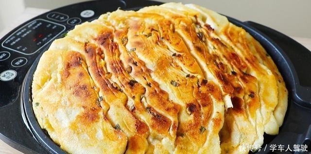 面粉学会这样做，再也不蒸馒头了，酥脆松软又多层，没菜也吃得香