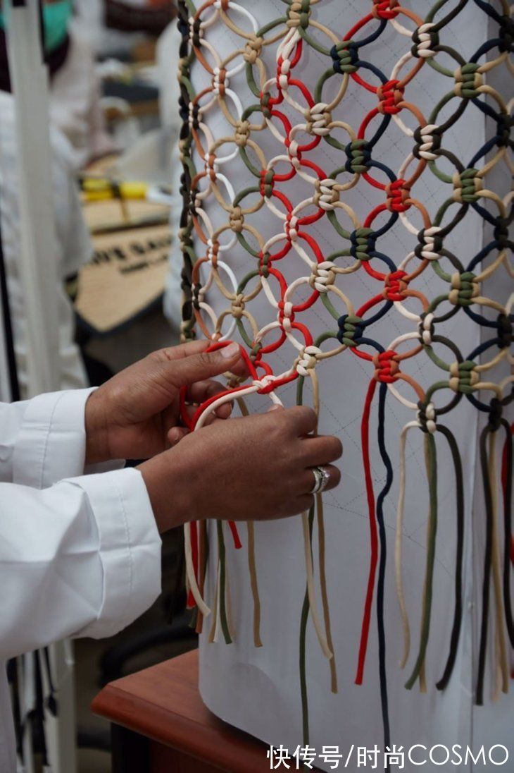 塞纳河畔走秀的Chloé，把长裙走进了我心里|T型台 | 手袋