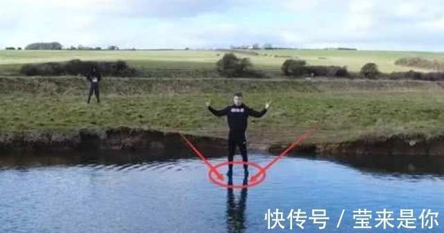 水面 老外发明“漂浮鞋”,能在水面行走吗?下一秒憋住别笑!