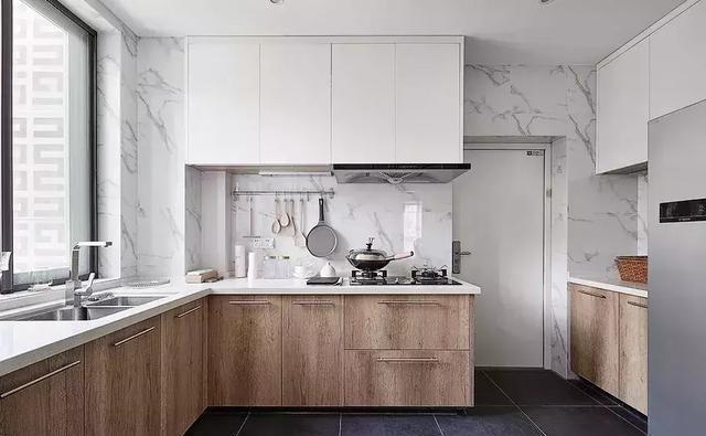 客厅|136平三室新房,全屋大白墙,内嵌式木质电视柜,层次感爆棚