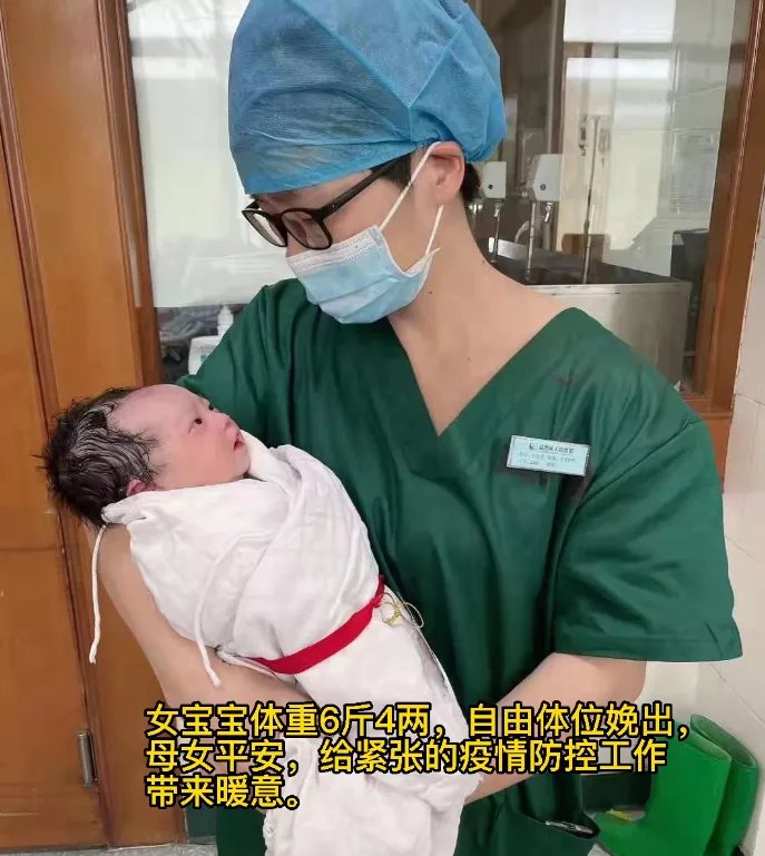 治愈|这画面超治愈!“是小仙女对天使的凝视啊!”