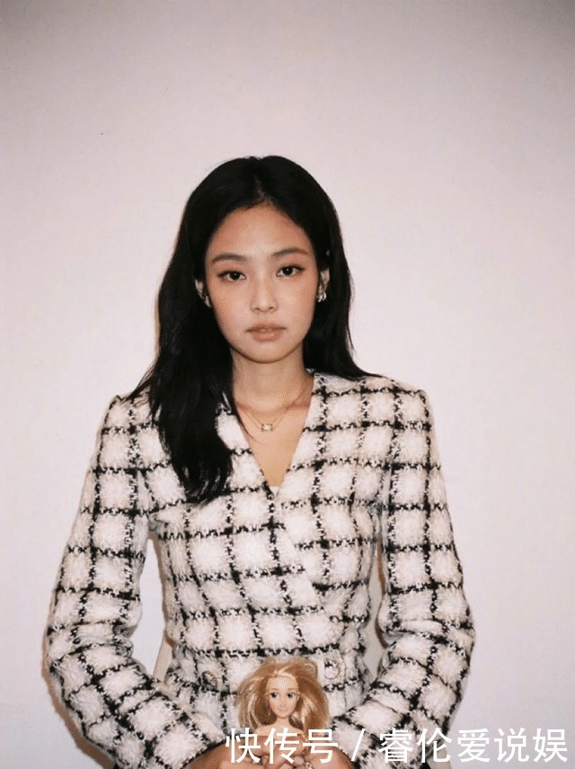 裙子|最近火了一种穿法叫:“小香风外套+裙子”,时髦高级还显瘦