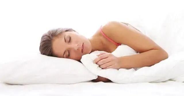 乳腺癌|女生糟蹋乳房的举动,烟酒不算啥,看完榜首,多数人表示很难控制