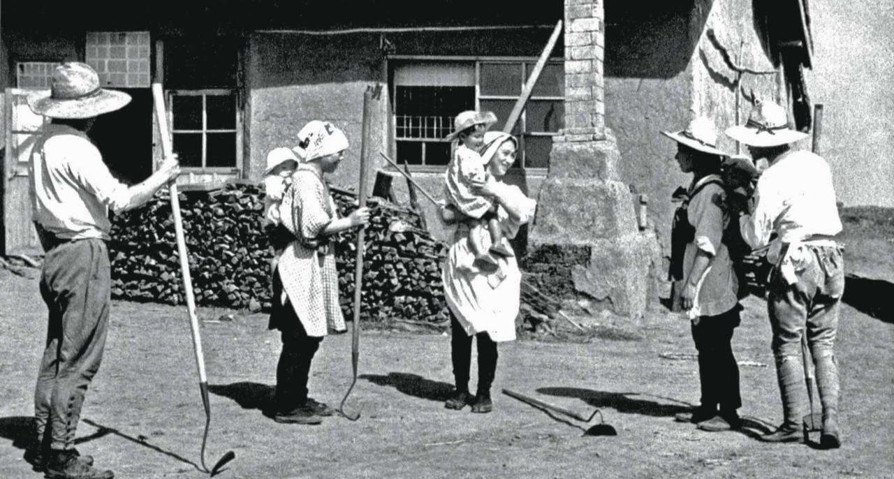 军国主义|二战日本战败士兵回家,妻子迎接方式令人心寒,士兵:不如战死