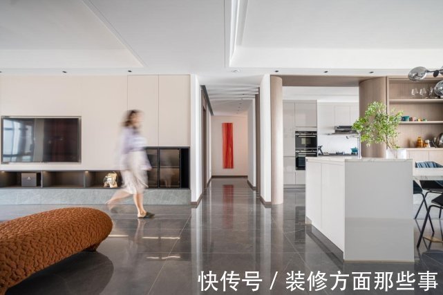 卡通|200㎡的海景大平层,同一空间中,兼具沉稳大气、时尚跳跃