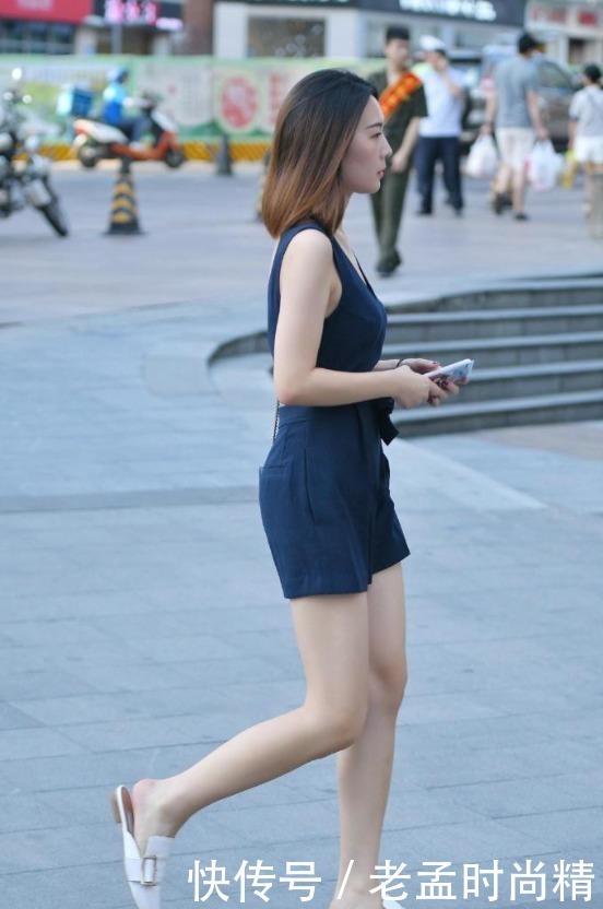 街拍盯了半小时,原来妹子的鞋子这么有特点,差点就看走眼