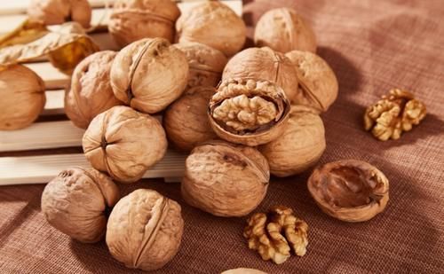 三高|日本研究发现：这种零食，或许是血管“清道夫”，常吃可预防三高