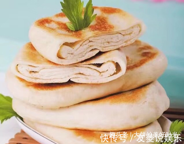 早餐爱吃鸡蛋饼,层层松软,香味浓郁,家人说第一次吃,上桌秒光