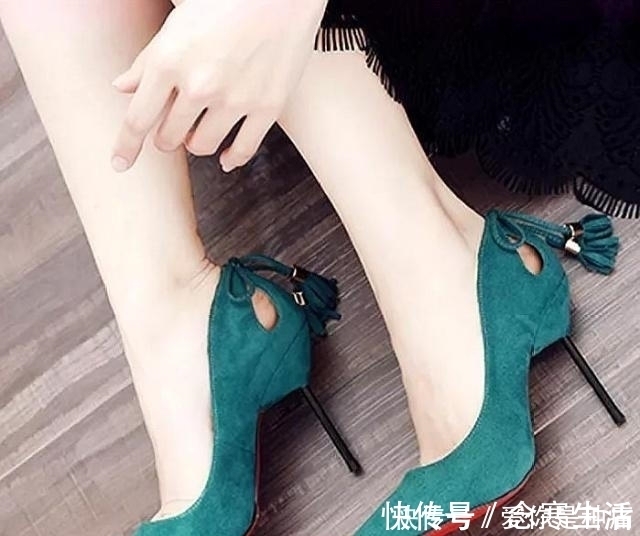 时尚|细跟鞋轻奢风的格调感,行走之间尽显优雅!