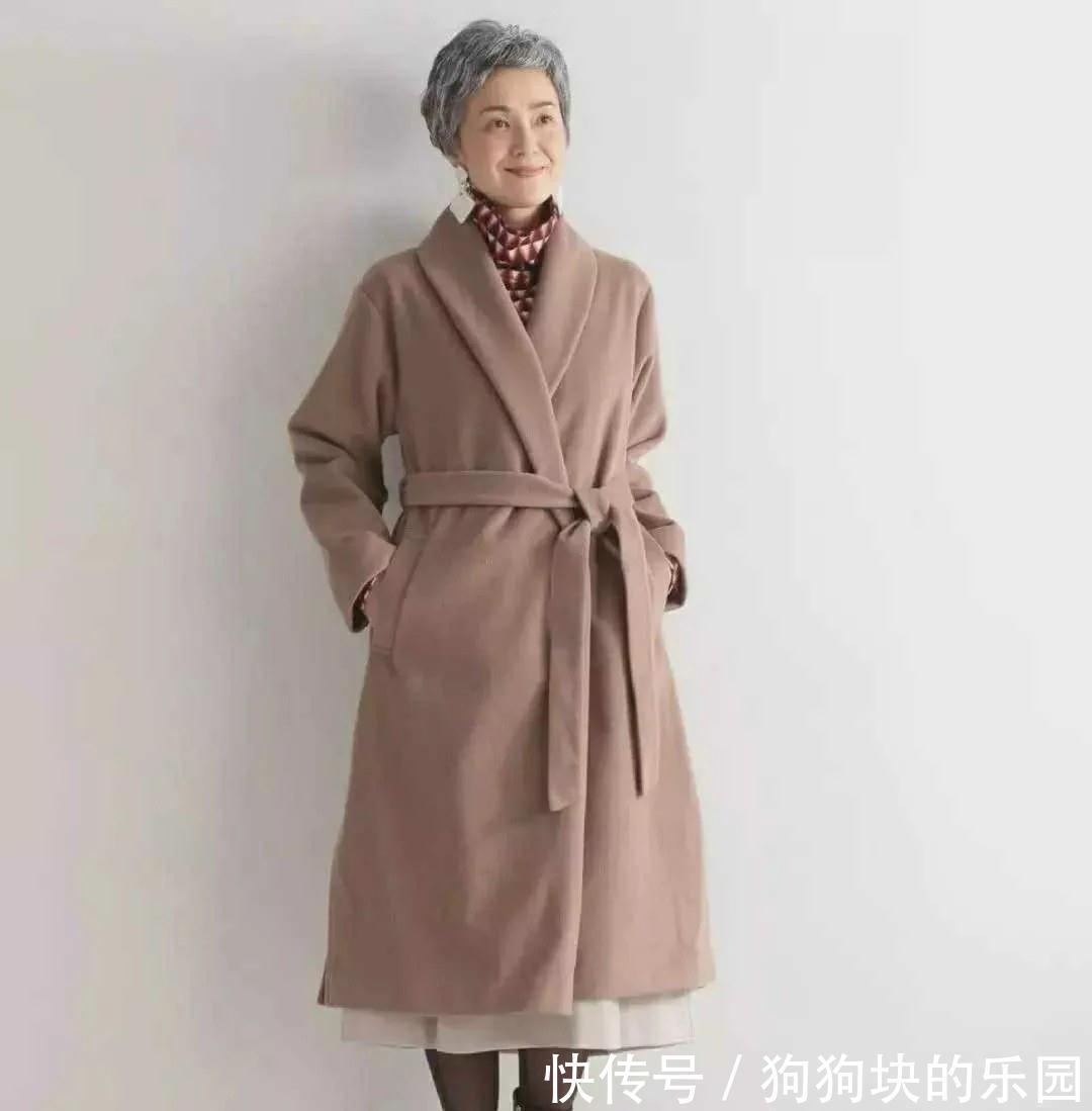 半身裙 满头白发不影响美丽，七八十岁奶奶精致的穿搭，时髦大气又显年轻