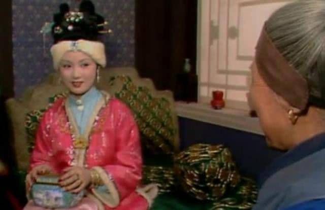  刘姥姥|刘姥姥第2次进贾府，搞定了这3个人，才受到了热情的招待