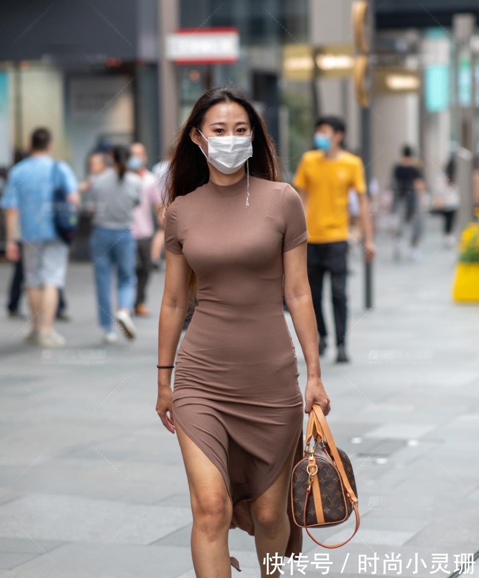 裙子 夏季少不了的莫代尔裙，清爽雅致又显曼妙身姿，成熟美丽就这么穿