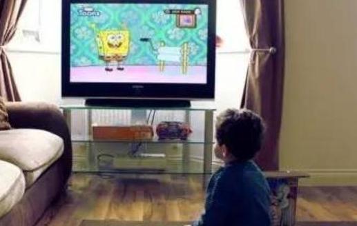 看电视|3岁以下宝宝到底能不能看电视?美国儿科学会给出建议,值得收藏