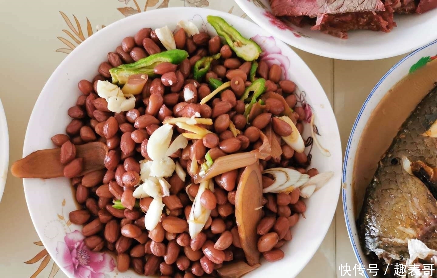 排骨|婆婆花300元做了10道菜,一桌摆不下,儿媳这在南方要1000块