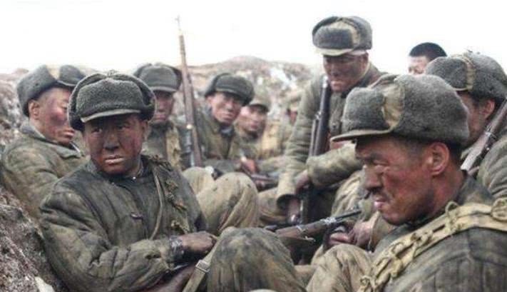 轰炸|志愿军拦住美军退路,遭遇百余架次轰炸,战士在阵地睡觉无一伤亡