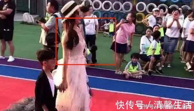 家长会|“年轻辣妈”穿蕾丝裙开家长会,家长纷纷冷脸:您是来走红毯?