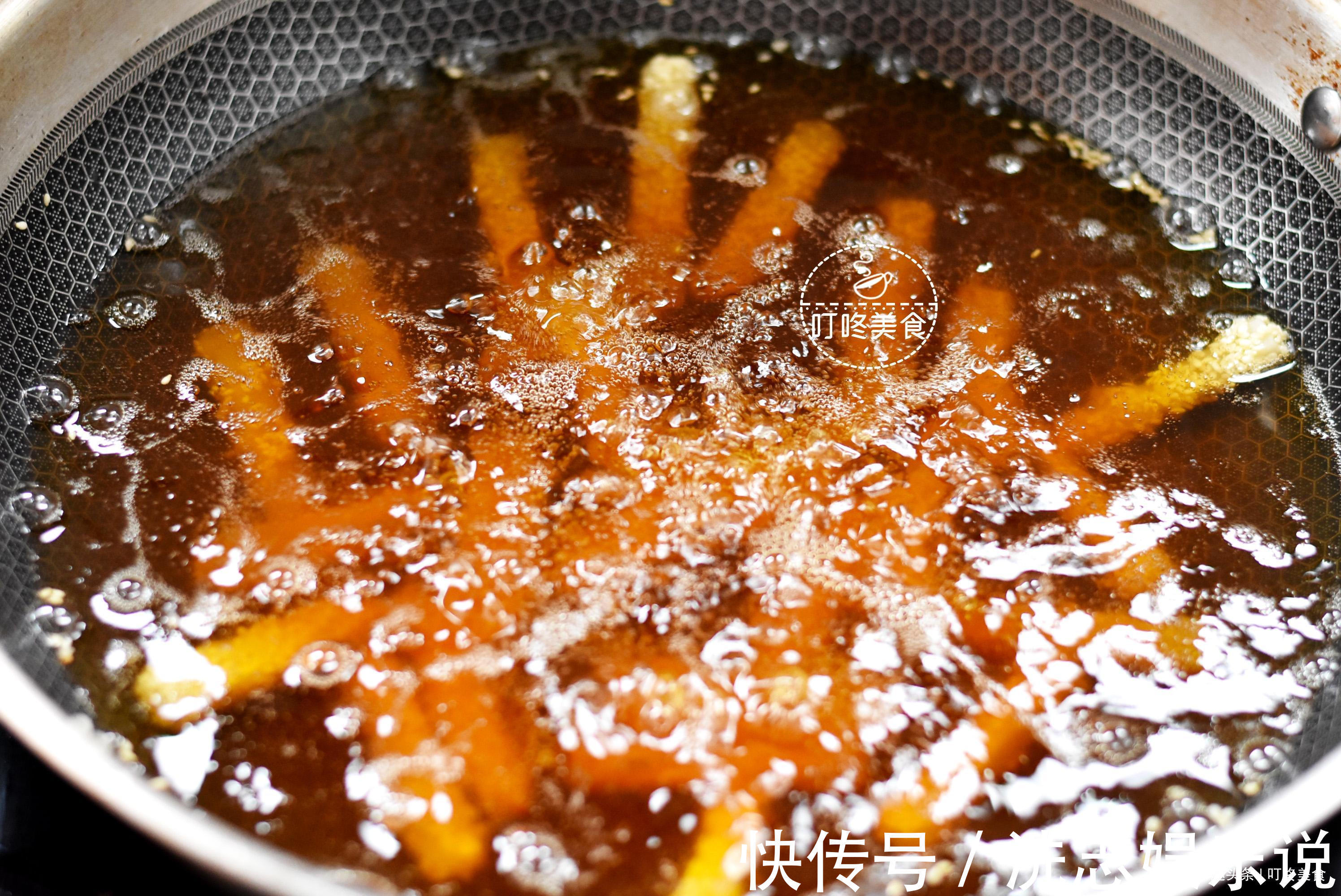 年糕别光炒着吃了,2分钟教你新吃法,又香又糯,全家人抢着吃