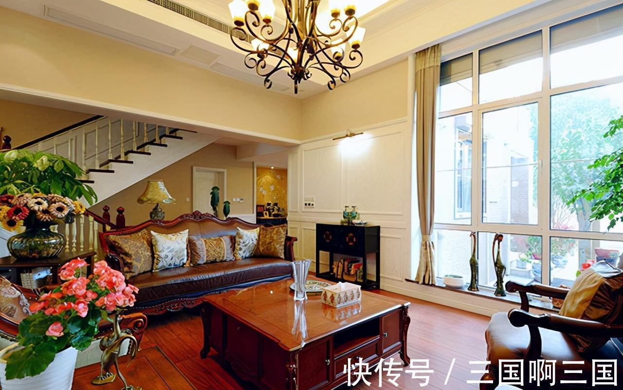 空间|美式别墅的独特韵味，客厅没有电视也很美，复古和浪漫并存