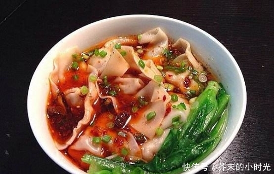 美食推荐:麻辣抄手,蒜蓉辣酱烤鸡胸,白菜渍物,西芹炒肉丝做法