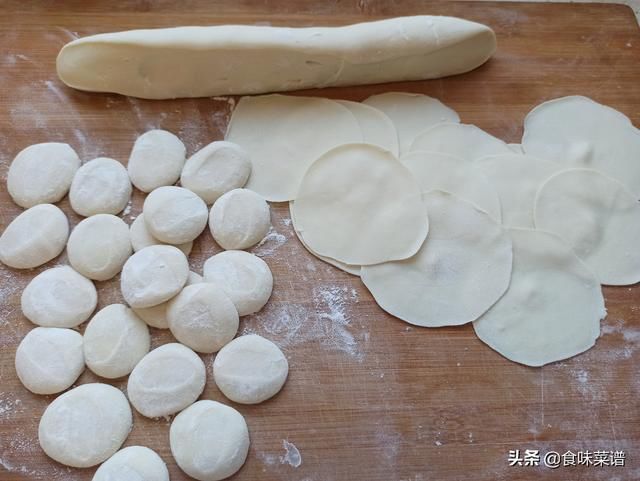 搅拌均匀|头伏到吃饺子，分享8种饺子馅的调法，有荤有素，鲜嫩营养又多汁