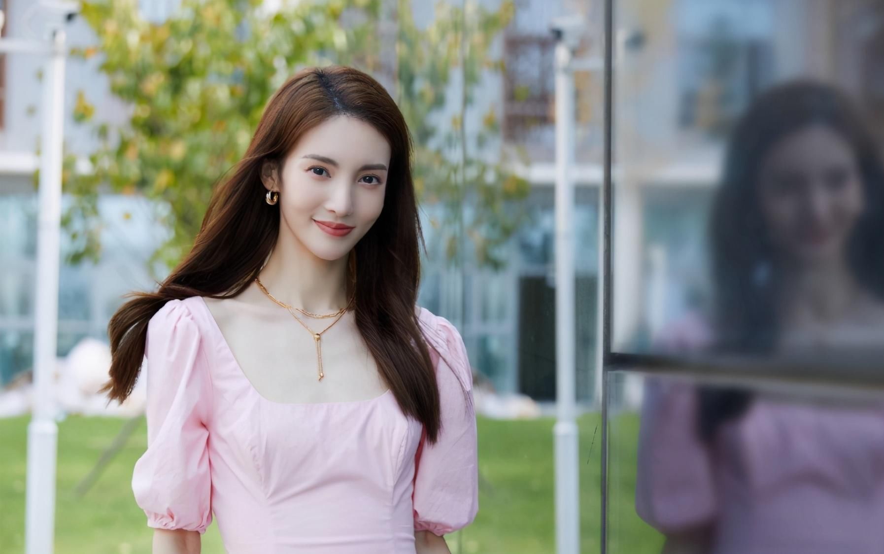 面對鏡頭 張繼科被指為金晨上綜藝女方符合男方擇偶標(biāo)準(zhǔn),網(wǎng)友感覺能成