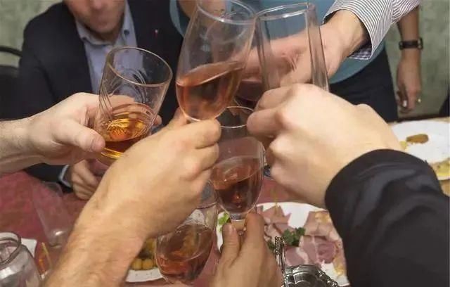 高血脂|甘油三酯偏高,少碰2黄,多吃2果,摒弃2习,血脂或慢慢往下降